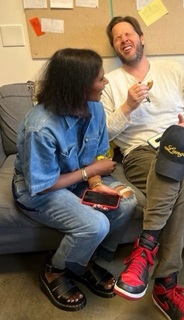 Mindy Kaling feet photo thumbnail