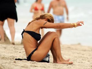 Michelle Hunziker feet photo thumbnail