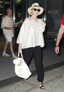 Kylie Minogue feet photo thumbnail