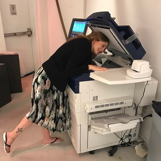 Drew Barrymore feet photo thumbnail