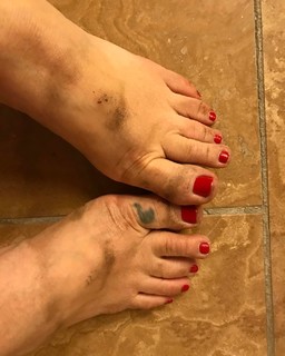 Drew Barrymore feet photo thumbnail