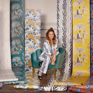 Drew Barrymore feet photo thumbnail