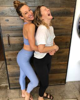 Drew Barrymore feet photo thumbnail