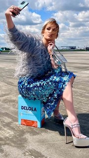 Jennifer Lopez feet photo thumbnail