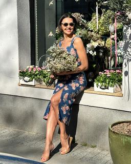 Anna Popek feet photo thumbnail