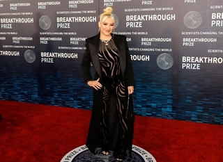 Christina Aguilera feet photo thumbnail