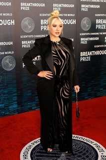 Christina Aguilera feet photo thumbnail