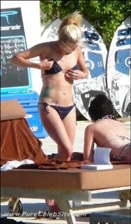 Fearne Cotton feet photo thumbnail