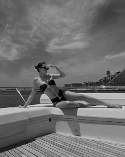 Iris Mittenaere feet photo thumbnail