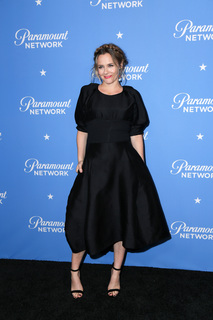 Alicia Silverstone feet photo thumbnail