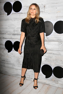 Alicia Silverstone feet photo thumbnail