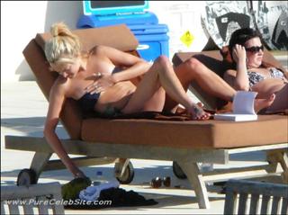 Fearne Cotton feet photo thumbnail