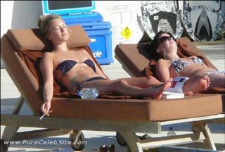 Fearne Cotton feet photo thumbnail