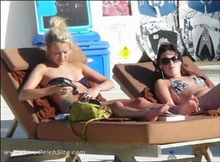 Fearne Cotton feet photo thumbnail