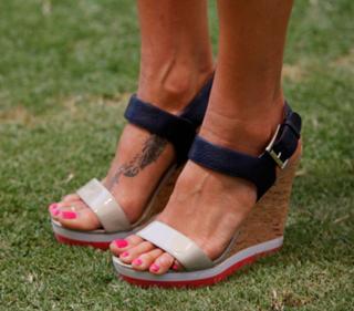 Brooke Burke feet photo thumbnail