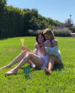 Sarah Michelle Gellar feet photo thumbnail