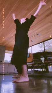 Abigail Spencer feet photo thumbnail