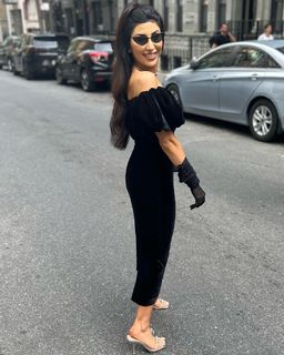 Courtney Khondabi feet photo thumbnail