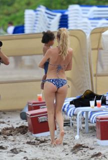 Doutzen Kroes feet photo thumbnail