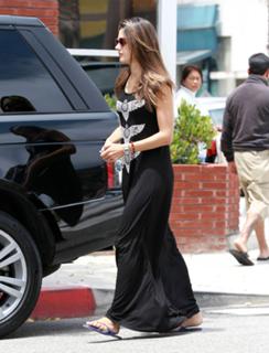 Alessandra Ambrosio feet photo thumbnail
