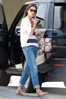 Alessandra Ambrosio feet photo thumbnail