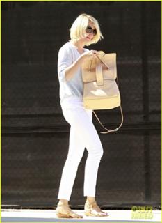 Cameron Diaz feet photo thumbnail