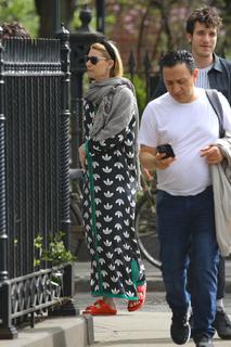 Claire Danes feet photo thumbnail