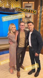Kelly Ripa feet photo thumbnail