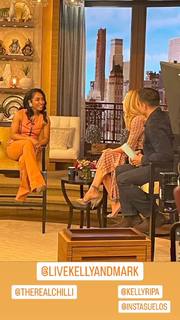 Kelly Ripa feet photo thumbnail