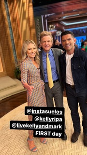 Kelly Ripa feet photo thumbnail