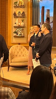Kelly Ripa feet photo thumbnail
