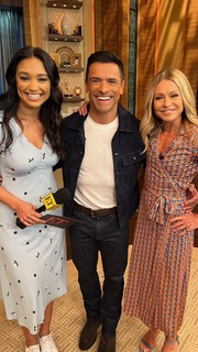 Kelly Ripa feet photo thumbnail