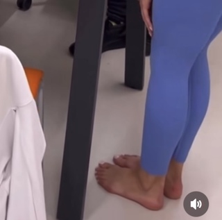 Karolina Pisarek feet photo thumbnail