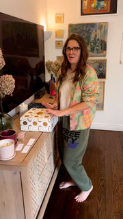 Drew Barrymore feet photo thumbnail