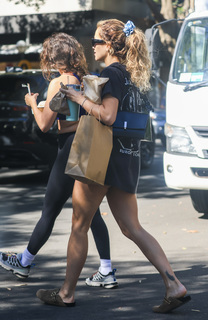 Rita Ora feet photo thumbnail