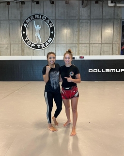 Karolina Kowalkiewicz feet photo thumbnail