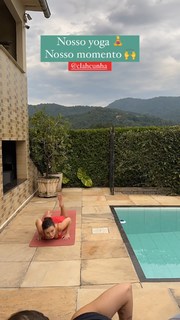 Larissa Manoela feet photo thumbnail