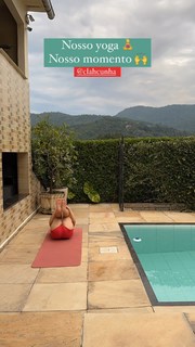 Larissa Manoela feet photo thumbnail