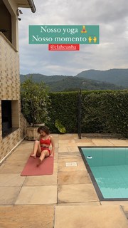 Larissa Manoela feet photo thumbnail