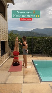 Larissa Manoela feet photo thumbnail