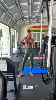 Lais Ribeiro feet photo thumbnail