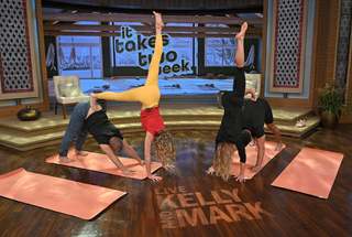 Kelly Ripa feet photo thumbnail