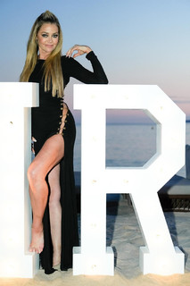 Denise Richards feet photo thumbnail