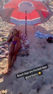Lais Ribeiro feet photo thumbnail