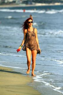 Juliette Lewis feet photo thumbnail