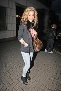 Rita Ora feet photo thumbnail
