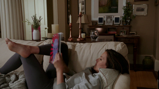Mariska Hargitay feet photo thumbnail