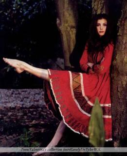 Liv Tyler feet photo thumbnail