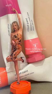 Charlotte McKinney feet photo thumbnail