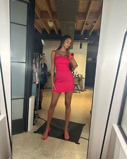 Lais Ribeiro feet photo thumbnail